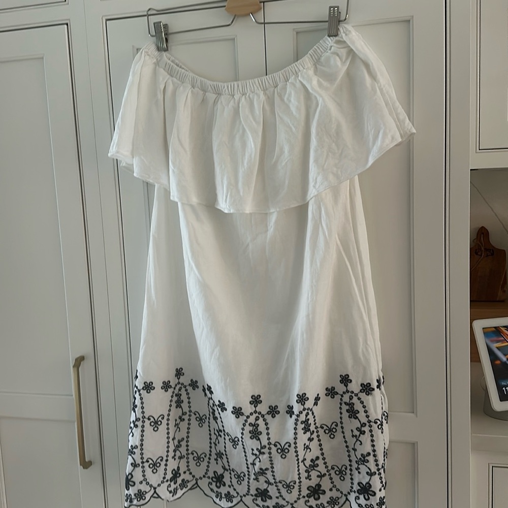 Old Navy white dress with blue embroidery. Large
